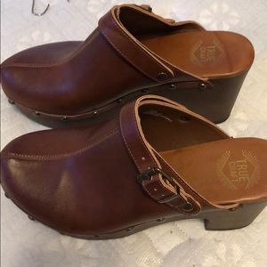 True craft clogs
